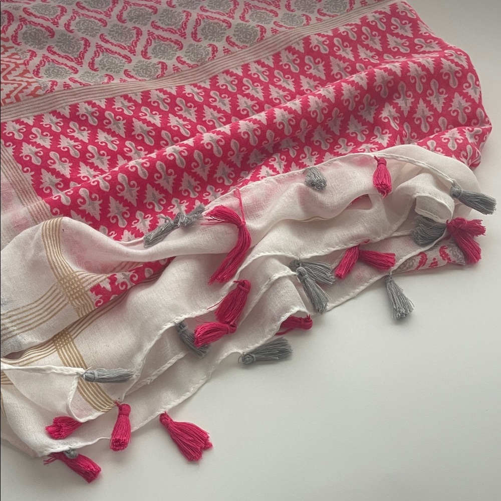 Elegant Pink and Cream Scarf - Picture 6 of 8